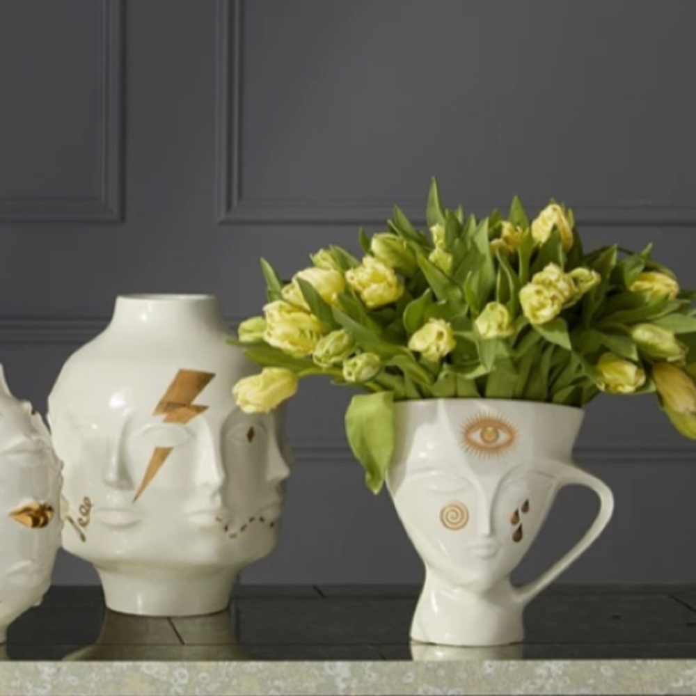 2 Face vases/cups